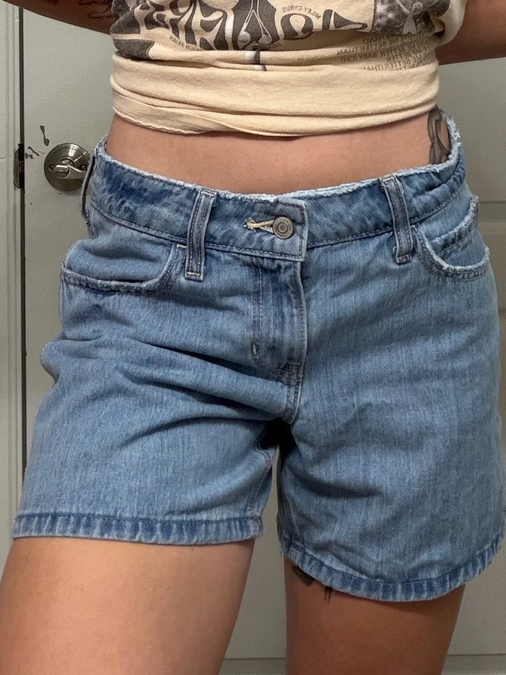 Hollister Low-Rise Baggy Short - Size 0/w25